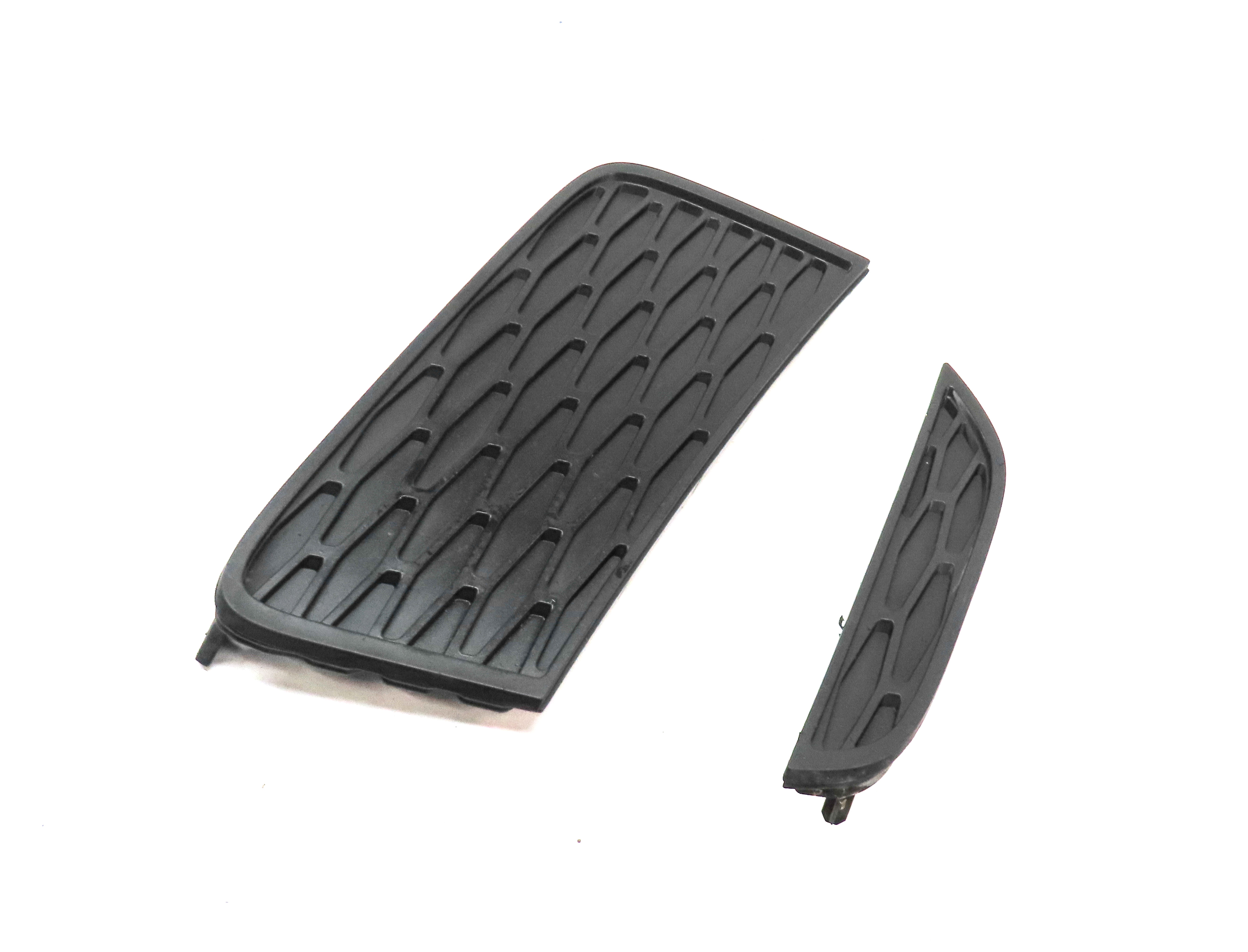2013 RANGE ROVER EVOQUE (L538) FRONT RIGHT PASSENGER FOGLIGHT TRIM GRILLE SET-2 — exact item pictured